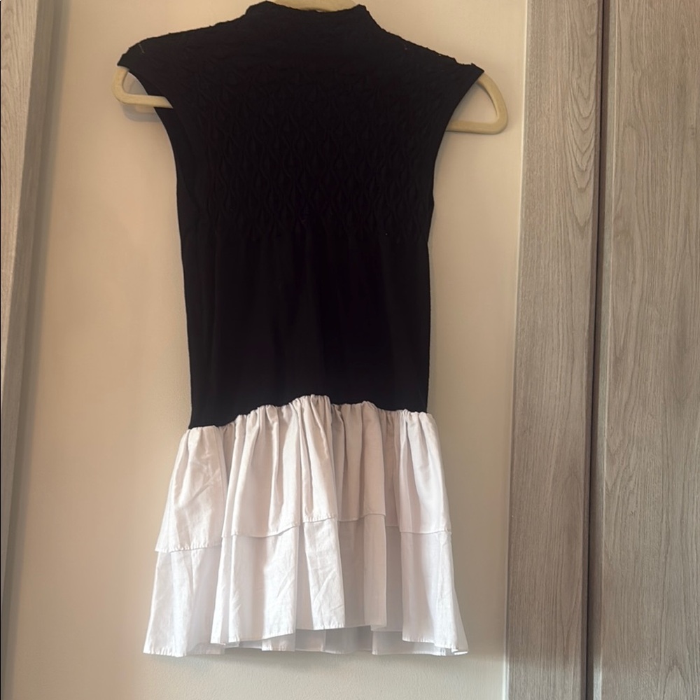 Gracia Two-Tone Sleeveless Blouse